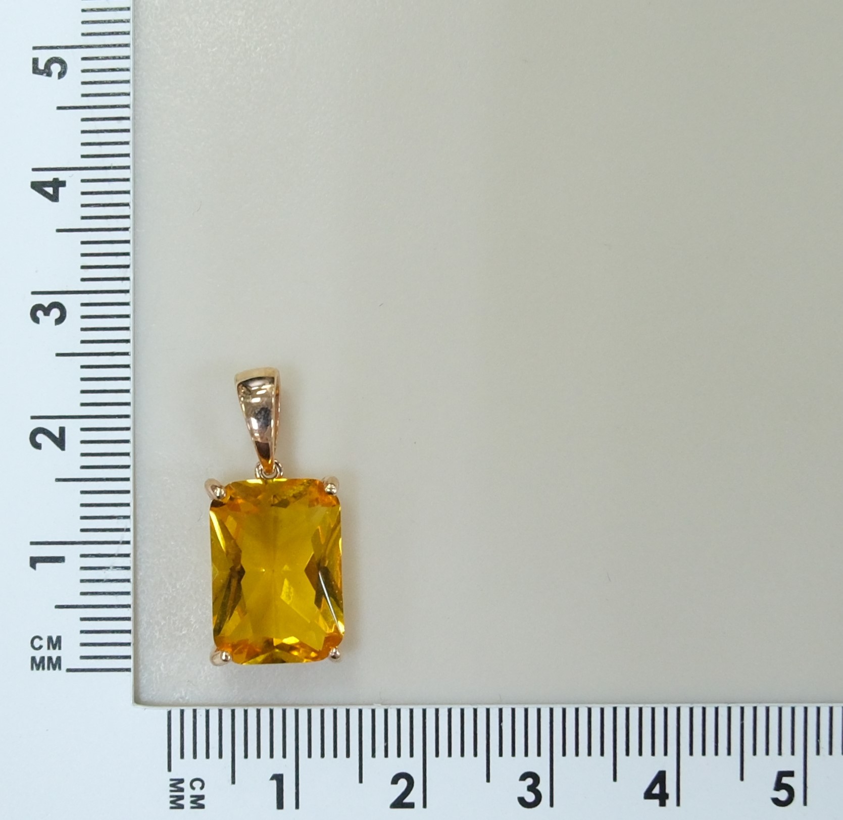 Серебряная подвеска с цитрином